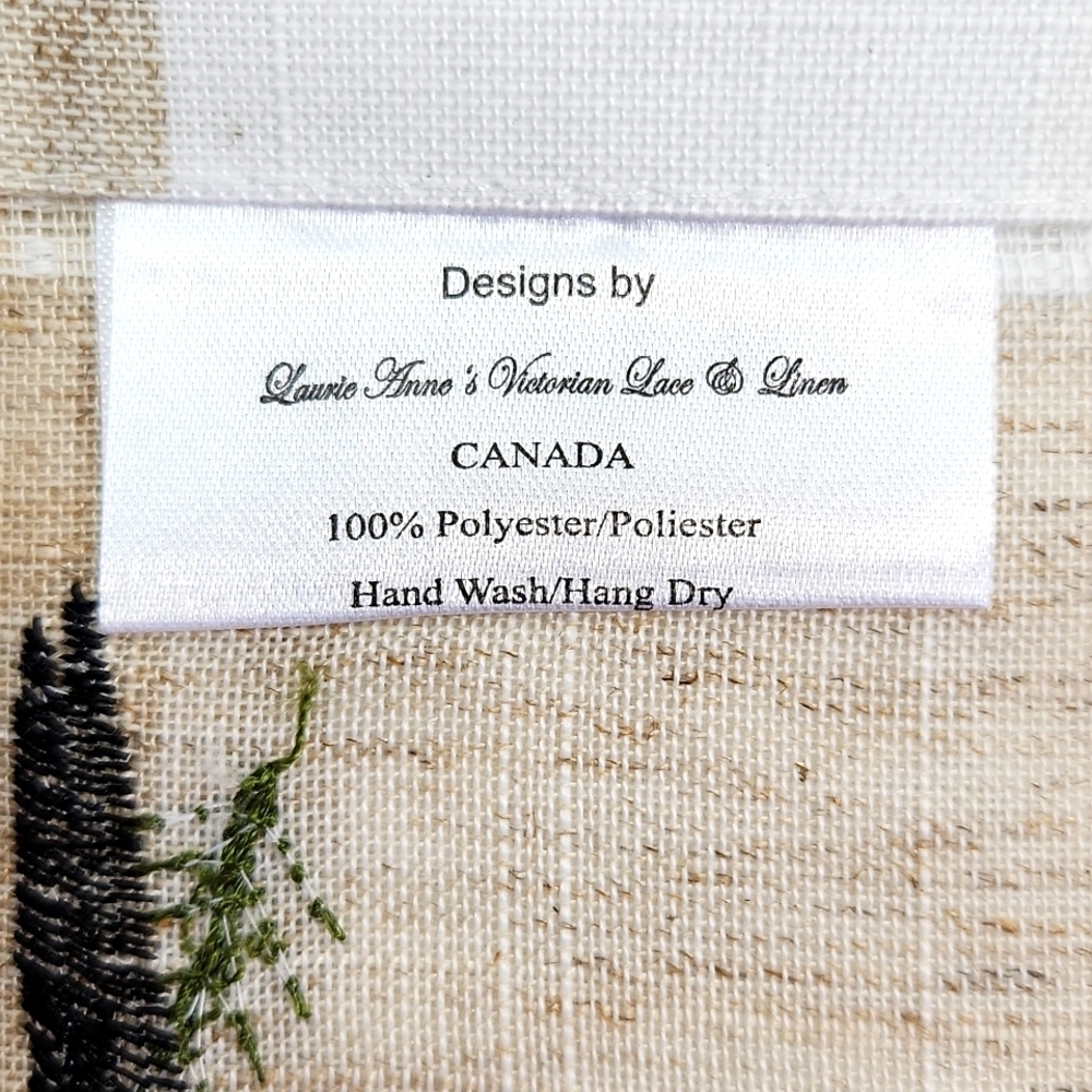 Winter Robins Tablecloth (36x36 in. Square), NEW - Picture 5 of 5